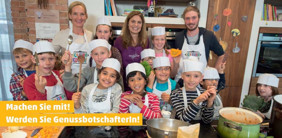 Sarah Wiener kocht mit Schülern der Grundschule Connewitz
