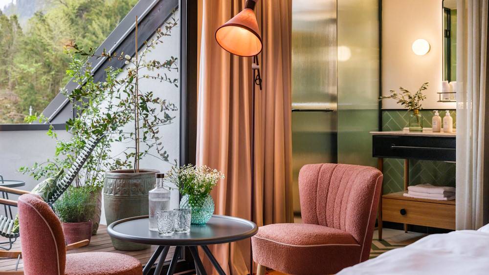 Gröller Hospitality Rendering - Artful deluxe room.