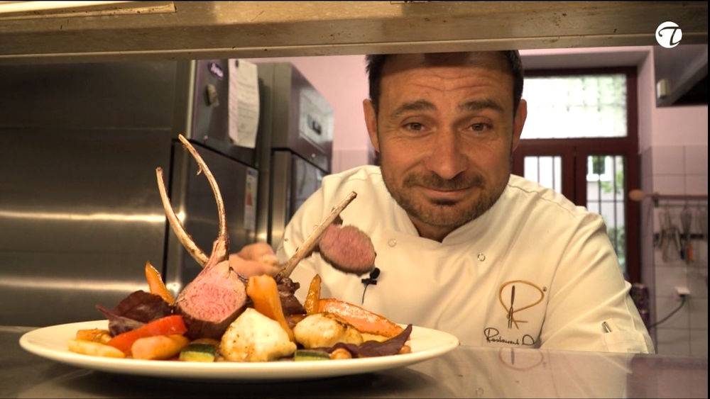 Chefkoch Daniel Fischer zeigt: Reh-Kotelett, Portwein-Aprikosen-Zwiebelsoße 