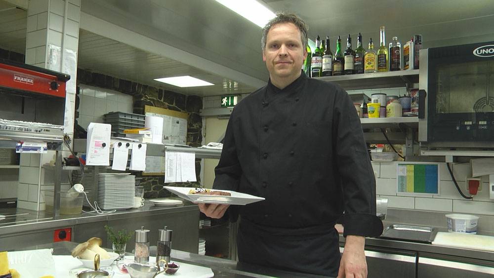 Rosa gebratener Rehrücken | Himbeer-Honig Sauce | Frischkäseravioli | Kräuterseitlingen Chefkoch Steffen Schubotz, Jagdhaus Waldidyll Hartenstein