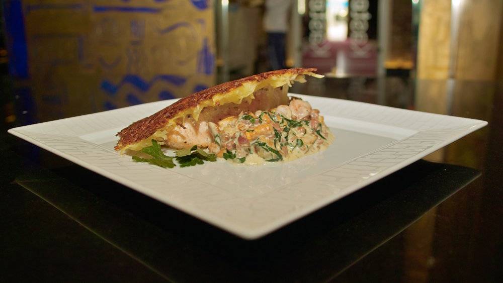 Lachsfilet in Kartoffelkruste an Pfifferlingsrahm