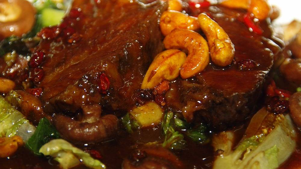 Rezeptfoto von Topfgucker-TV Geschmorte Ochsenbacke an Salat mit Pilzen