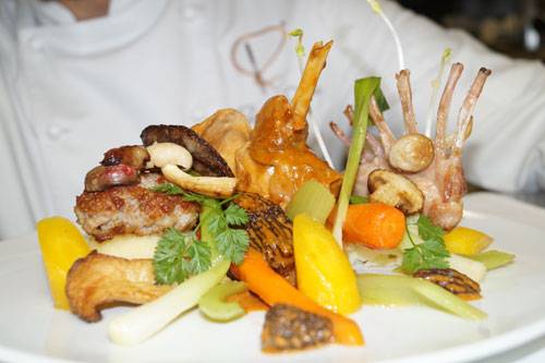 Daniel Fischer, Chefkoch & Inhaber vom Restaurant Daniel 1/4 Kaninchen und Gemüse mit Pilzen und Kartoffelstampf