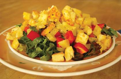 Blattsalat mit gebratenem Halloumi