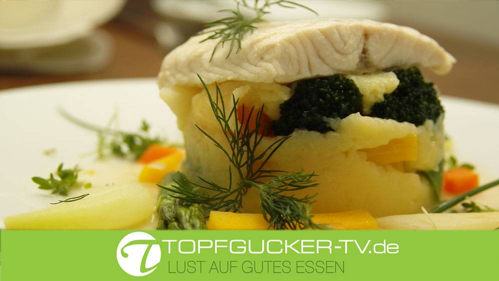 Pochiertes Störfilet auf Kartoffel- Gemüsestampf mit Spargel Pochiertes Störfilet auf Kartoffel- Gemüsestampf mit Spargel