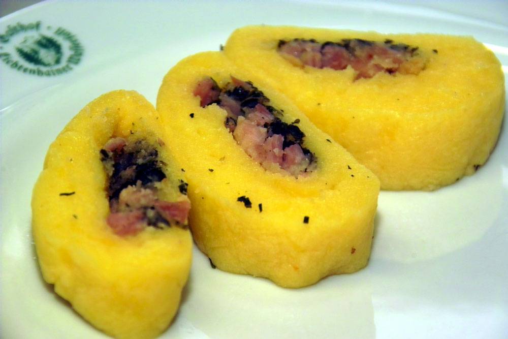 Kartoffelroulade mit Schinken-Kräuterfüllung | Beilage zu Fleischgerichten