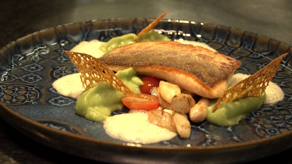 Gebratener Spargel mit Bielataler Saiblingsfilet an Kartoffel- Bärlauchpüree