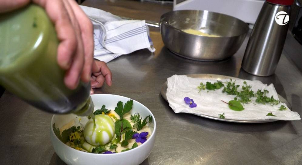 Chefkoch Martin Müller | TISK TISK Senfei mit Senf-Sahnesauce und Kartoffelstampf | Topfgucker-TV