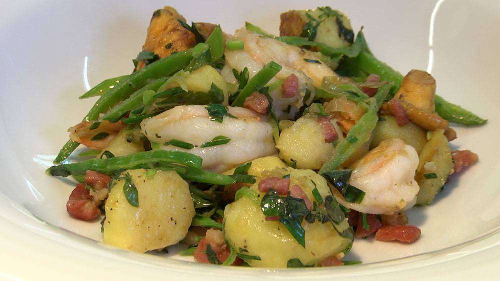 Tiroler Gröschtl mit Pfifferlingen und Garnelen