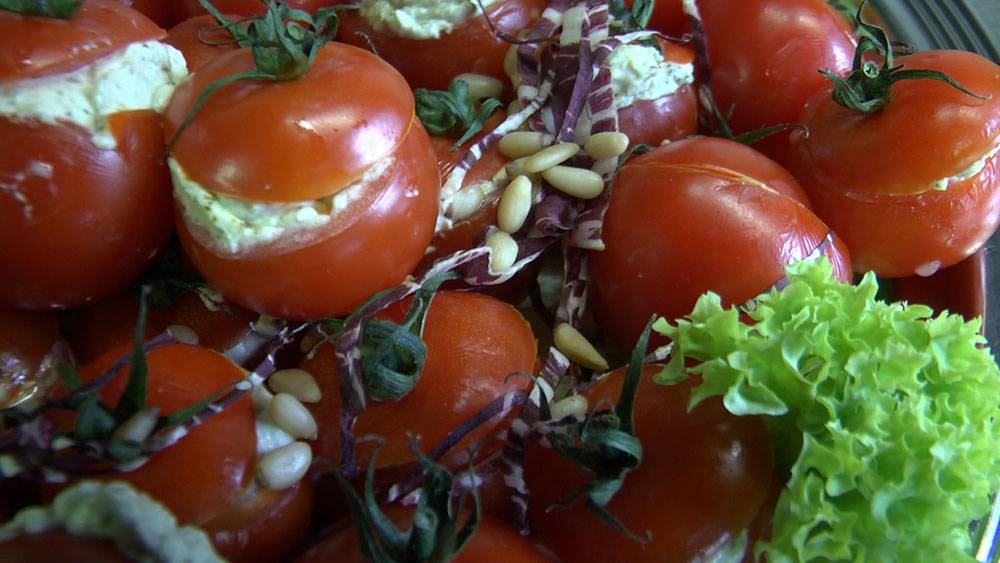 Gefüllte Tomate mit Basilikumcreme | Fingerfood
