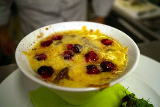 Würzfleisch aus Gänseklein mit Cranberrys und Käse überbacken