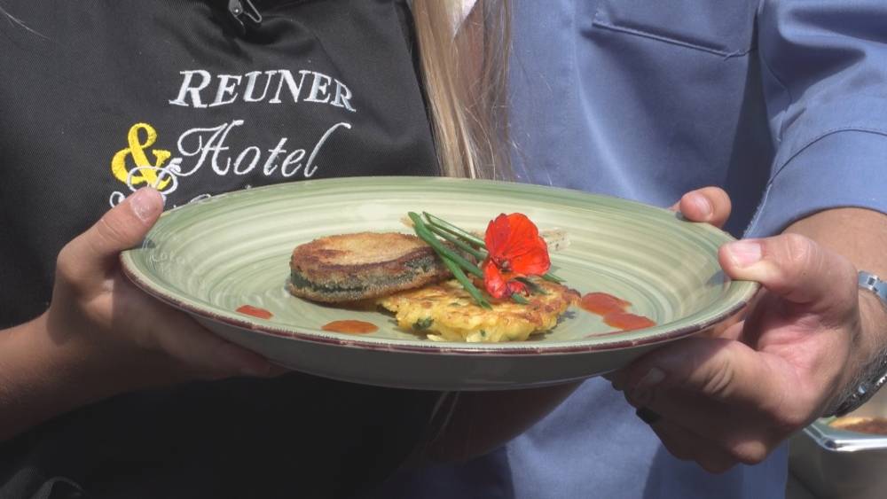 Zucchinischnitzel an Kartoffel-Zucchini-Rösti | Flair Hotel Reuner